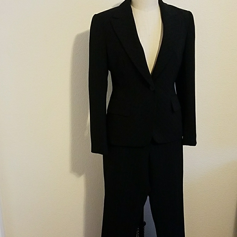 Gorgeous Anne Klein Black  2 Piece Pant Suit